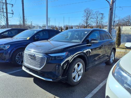2022 Audi e-tron Premium Plus