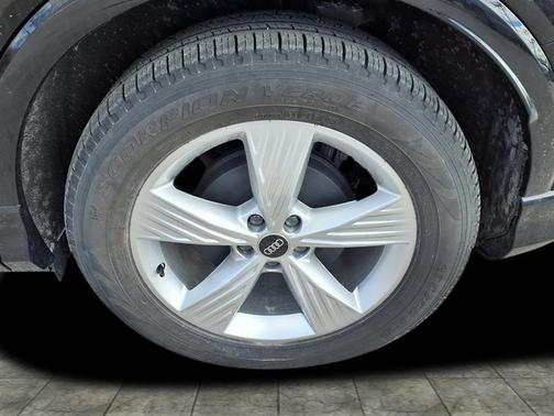 2022 Audi e-tron Premium Plus