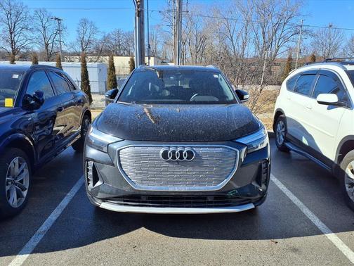 2022 Audi e-tron Premium Plus