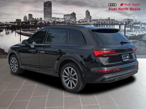 2022 Audi Q7 45 Premium Plus