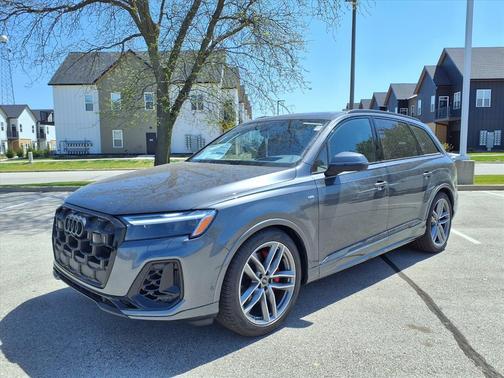 Daytona Gray Pearl Effect 2026 Audi Q7 55 Prestige