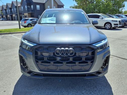Daytona Gray Pearl Effect 2026 Audi Q7 55 Prestige