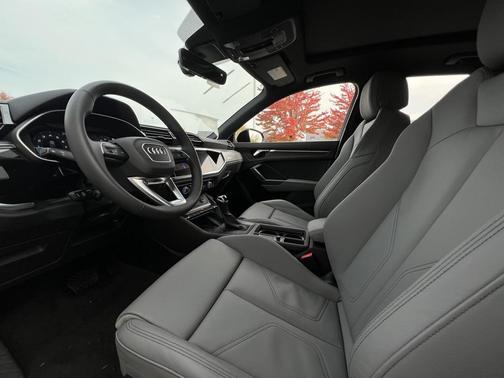 2025 Audi Q3 Premium 45 TFSI S line quattro Tiptronic
