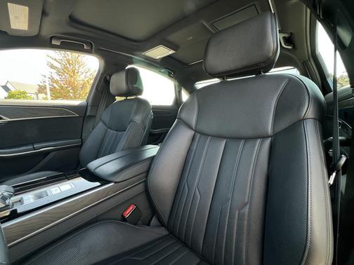 2023 Audi A8 L 55 TFSI quattro Tiptronic