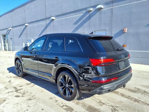 2025 Audi Q7 55 Premium Plus