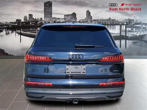 2023 Audi Q7 45 Premium Plus
