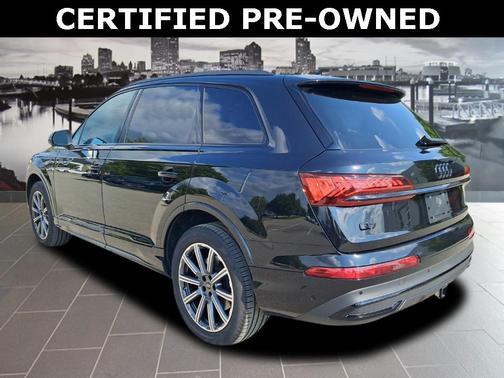 2023 Audi Q7 45 Premium Plus