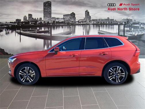 2020 Volvo XC60 Recharge Plug-In Hybrid T8 Momentum