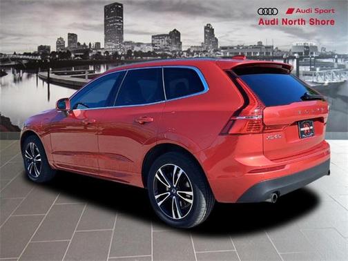 2020 Volvo XC60 Recharge Plug-In Hybrid T8 Momentum