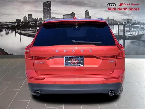 2020 Volvo XC60 Recharge Plug-In Hybrid T8 Momentum