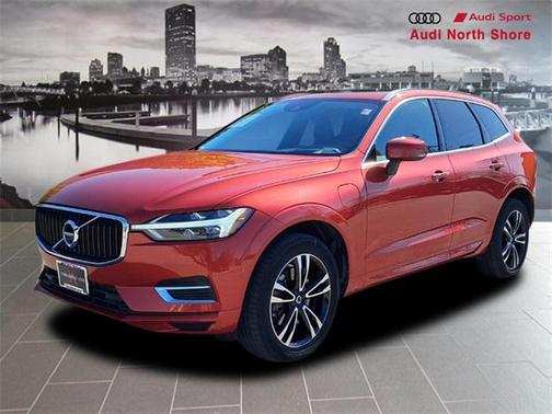 2020 Volvo XC60 Recharge Plug-In Hybrid T8 Momentum