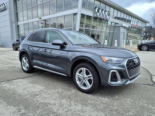 Daytona Gray Pearl 2025 Audi Q5 55 S line Premium Plus
