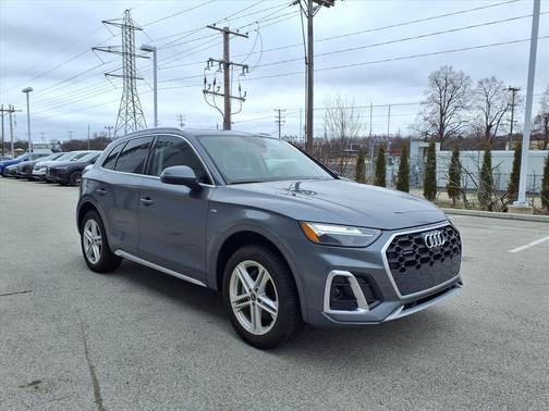 Daytona Gray Pearl 2025 Audi Q5 55 S line Premium Plus