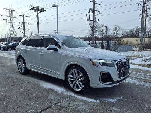 2025 Audi Q7 55 Premium Plus