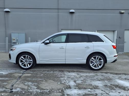 2025 Audi Q7 55 Premium Plus