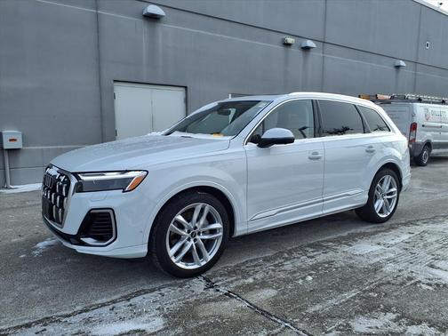 2025 Audi Q7 55 Premium Plus