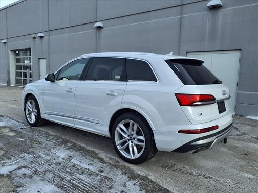 2025 Audi Q7 55 Premium Plus