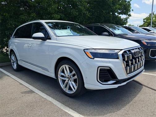 2025 Audi Q7 55 Premium Plus
