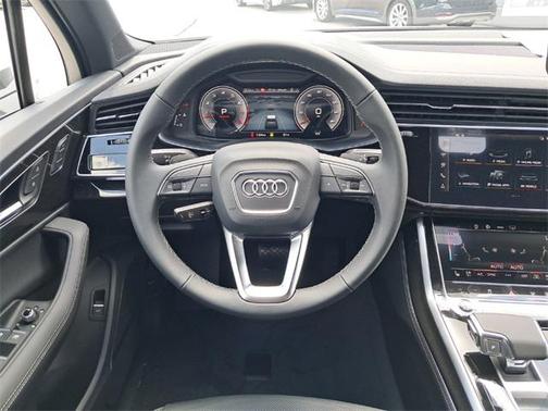 2025 Audi Q7 55 Premium Plus