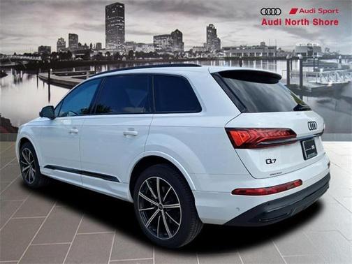 2022 Audi Q7 55 Premium Plus