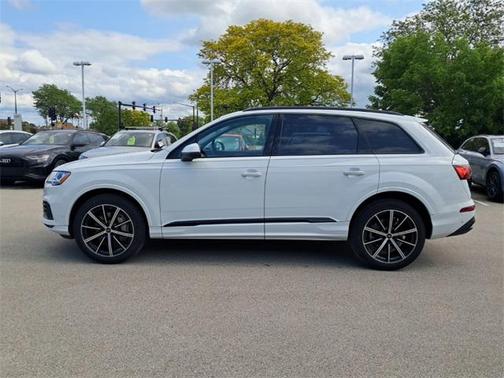 2022 Audi Q7 55 Premium Plus