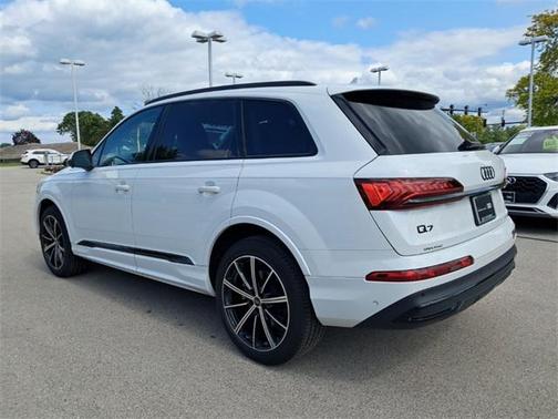2022 Audi Q7 55 Premium Plus