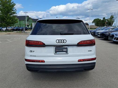2022 Audi Q7 55 Premium Plus