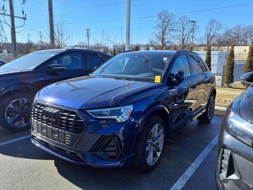 2025 Audi Q3 Premium 45 TFSI S line quattro Tiptronic