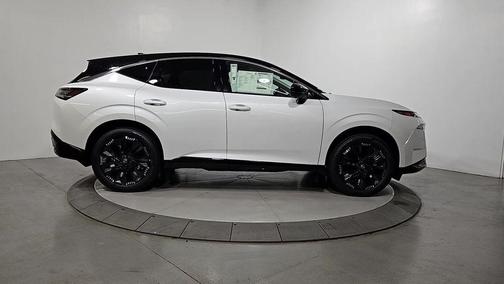 White / Black 2026 Nissan Murano Platinum