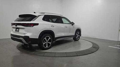 Pure White 2026 Volkswagen Tiguan 2.0T SE