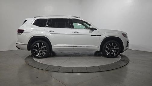 Opal White Pearl 2026 Volkswagen Atlas SEL Premium R-Line