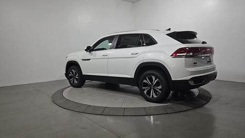 Opal White Pearl 2026 Volkswagen Atlas Cross Sport 2.0T SE