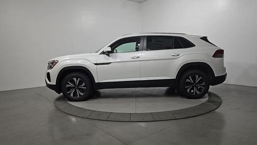 Opal White Pearl 2026 Volkswagen Atlas Cross Sport 2.0T SE