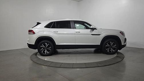 Opal White Pearl 2026 Volkswagen Atlas Cross Sport 2.0T SE