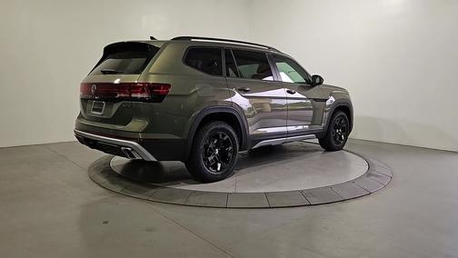 Green 2026 Volkswagen Atlas 2.0T Peak Edition