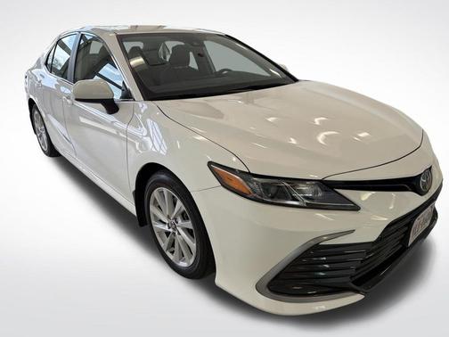 Wind Chill Pearl 2022 Toyota Camry LE