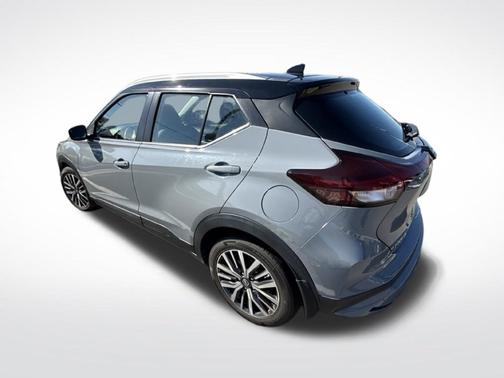 Boulder Gray Pearl 2021 Nissan Kicks SV