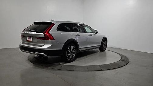 Bright Silver Metallic 2017 Volvo V90 Cross Country T6
