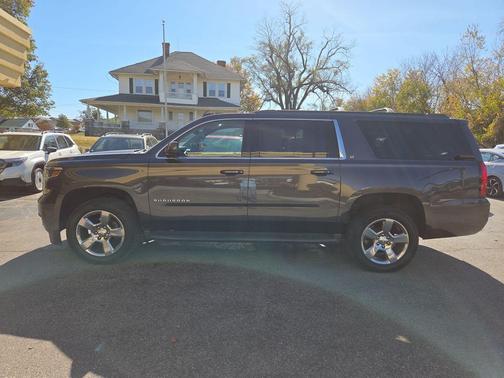 2017 Chevrolet Suburban LT