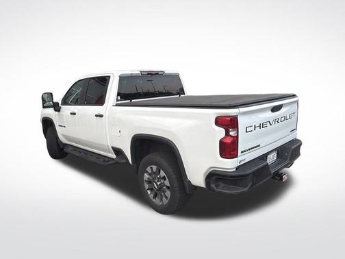 Summit White 2024 Chevrolet Silverado 2500 Custom