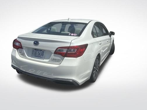 Crystal White Pearl 2018 Subaru Legacy 2.5i