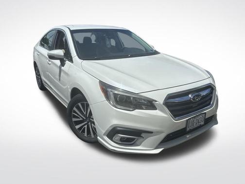Crystal White Pearl 2018 Subaru Legacy 2.5i