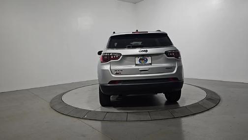 Silver Zynith Metallic Clearcoat 2024 Jeep Compass Latitude