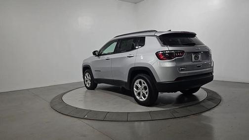 Silver Zynith 2024 Jeep Compass Latitude