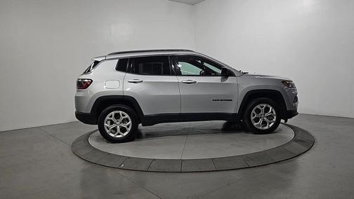 Silver Zynith 2024 Jeep Compass Latitude