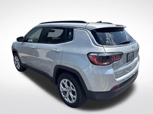 Silver Zynith 2024 Jeep Compass Latitude
