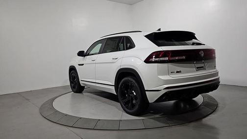 2026 Volkswagen Atlas Cross Sport 2.0T SEL R-Line Black