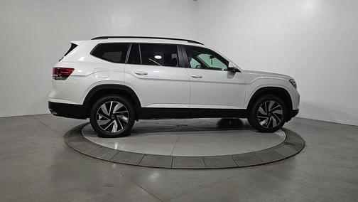 Opal White Pearl 2026 Volkswagen Atlas 2.0T SE W/TECHNOLOGY