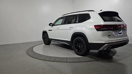Opal White Pearl 2026 Volkswagen Atlas Peak Edition