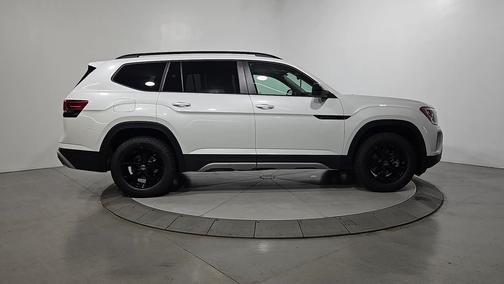 Opal White Pearl 2026 Volkswagen Atlas 2.0T Peak Edition